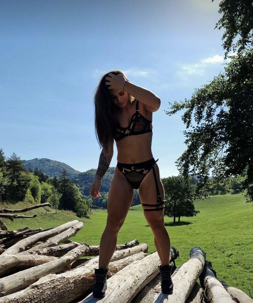 25P Auxane Micheneau nude