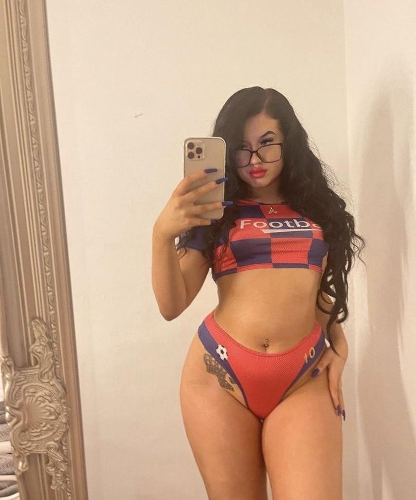 25P Megan Thorpe nude