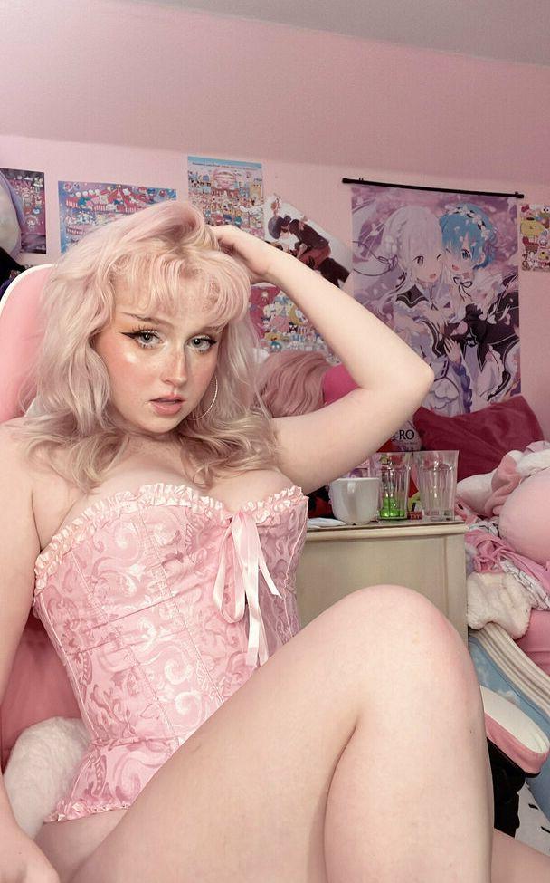 25P Sara Deline nude