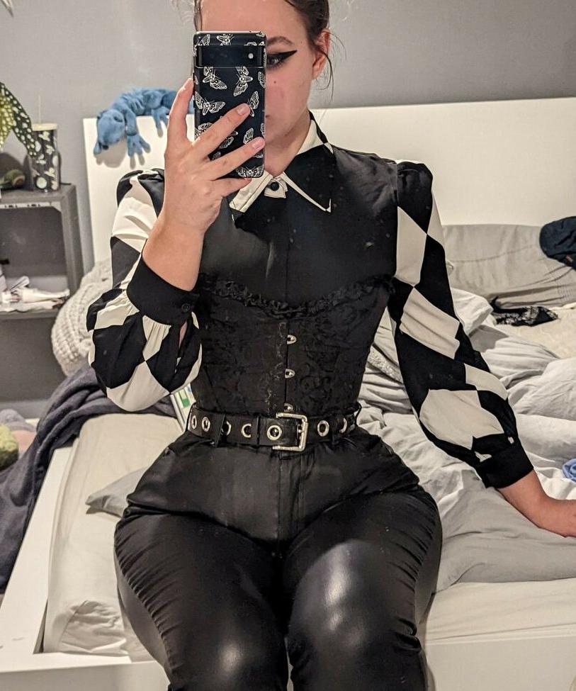 25P Goth.kitten nude