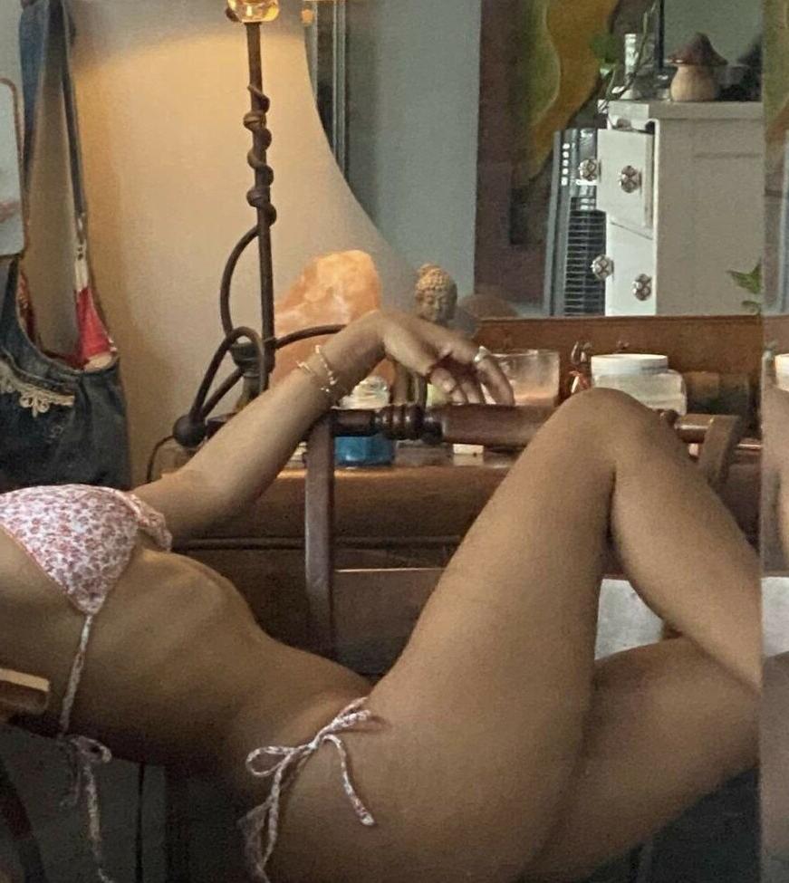 25P Aaliyeezy nude