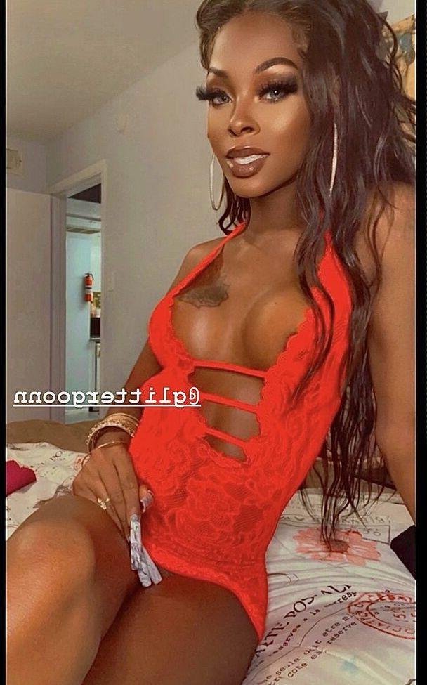 25P Erotica Vanderlei nude