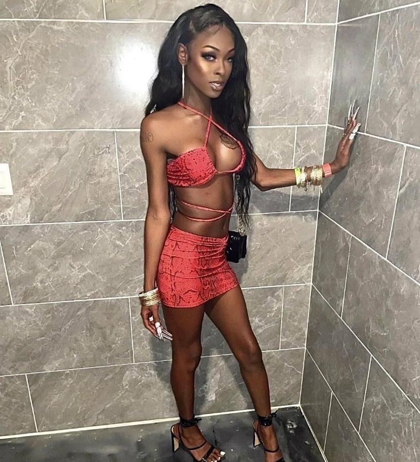25P Erotica Vanderlei nude