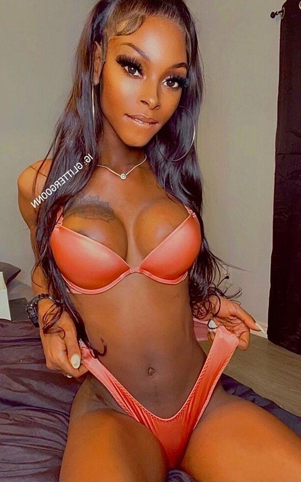 25P Erotica Vanderlei nude