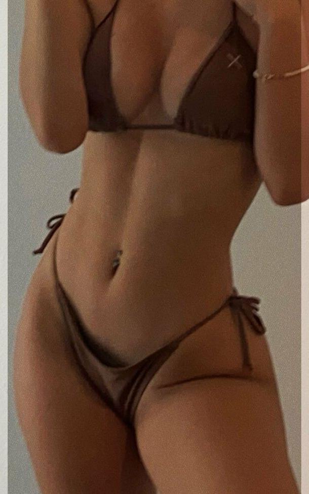 13P Arianna Flowers nude