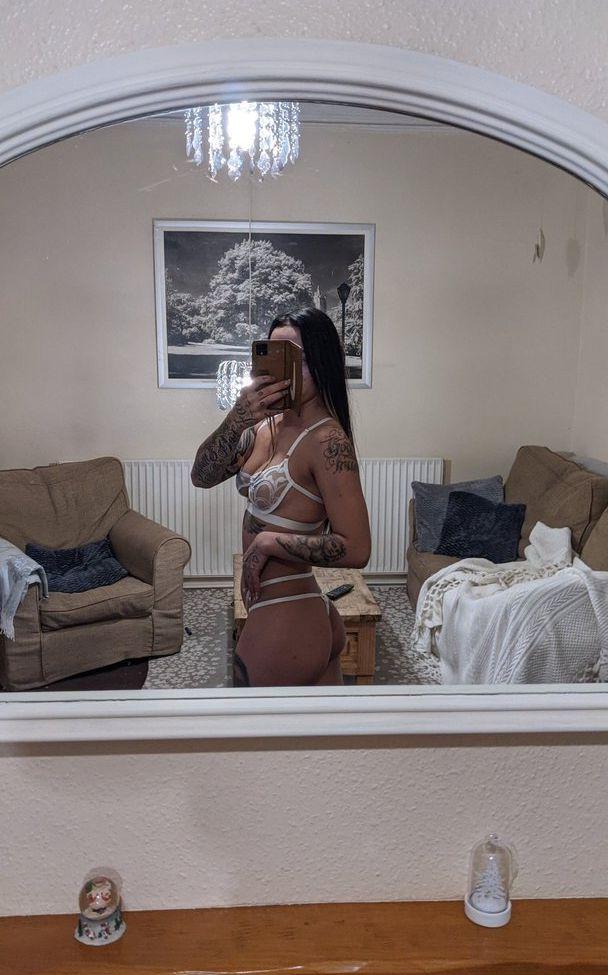 25P Therealnaisiobhan nude