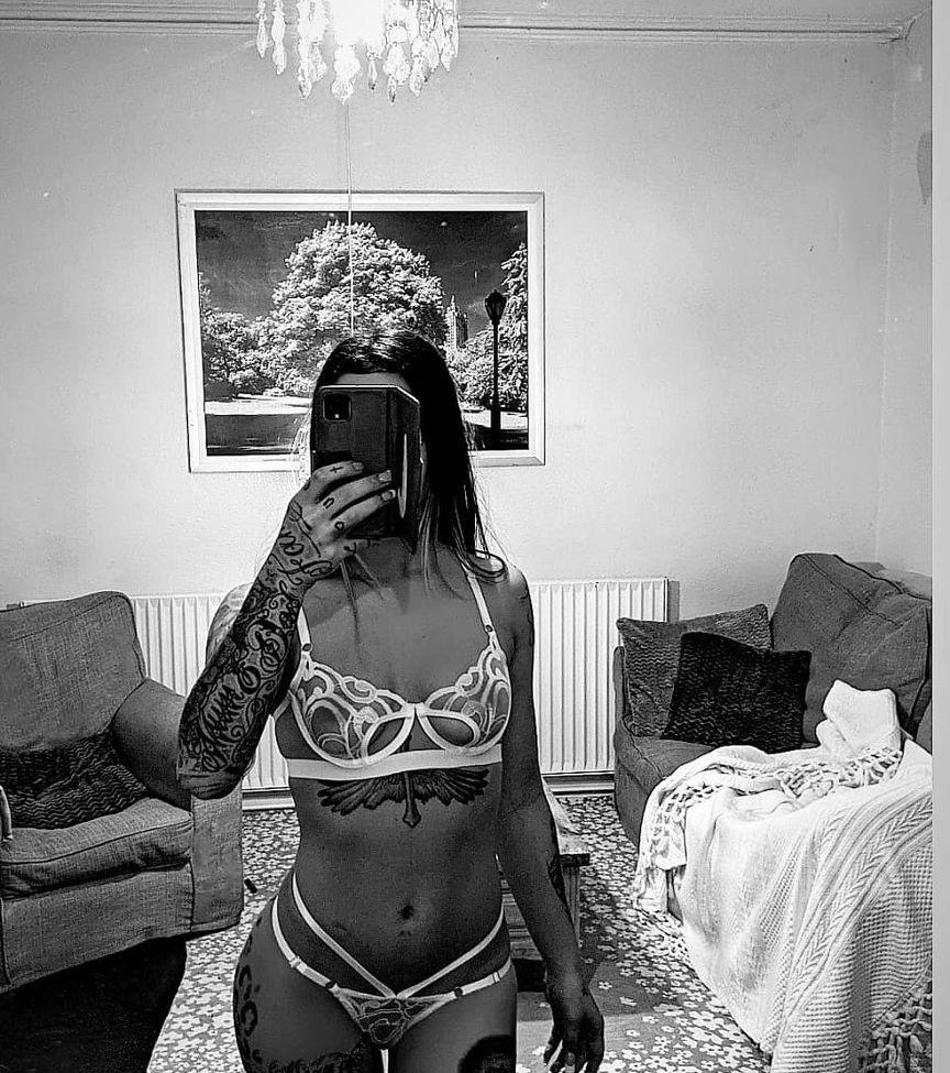 25P Therealnaisiobhan nude