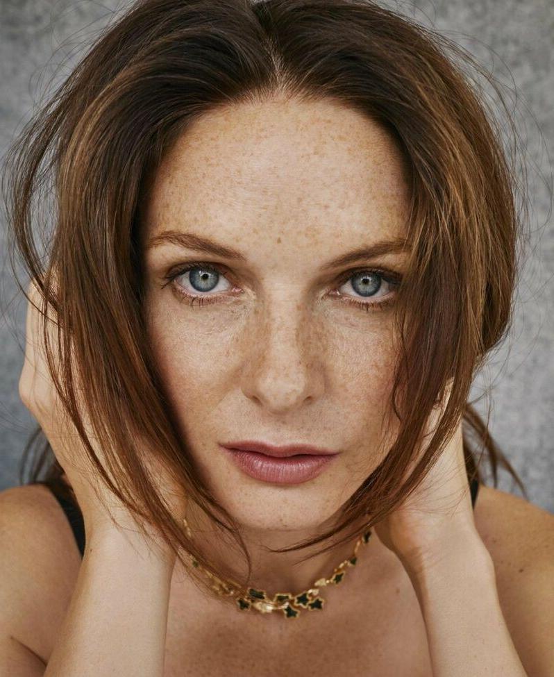 25P Rebecca Ferguson nude