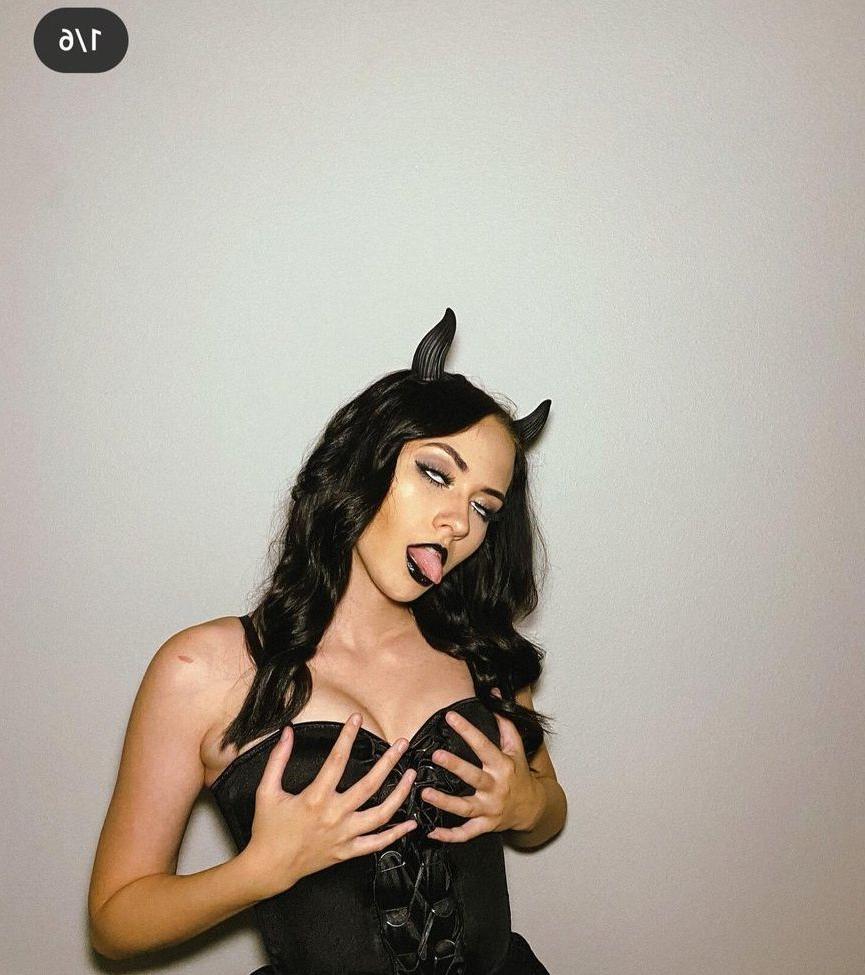 18P Emma Schoo nude