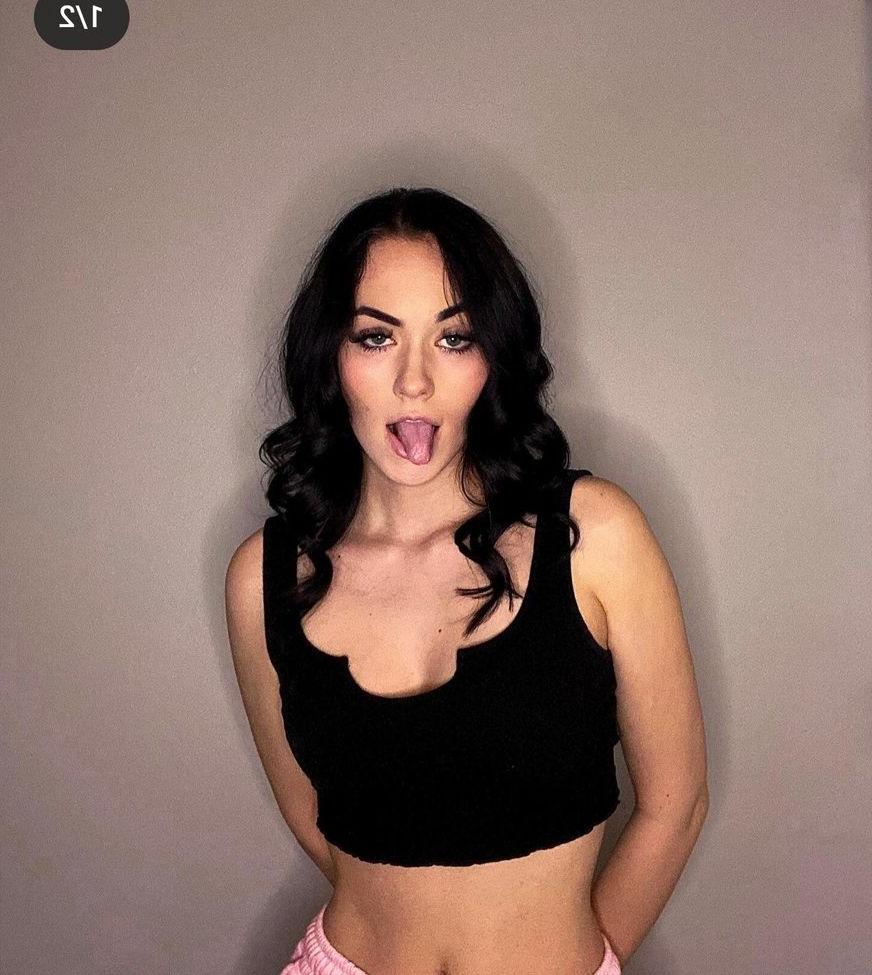 18P Emma Schoo nude