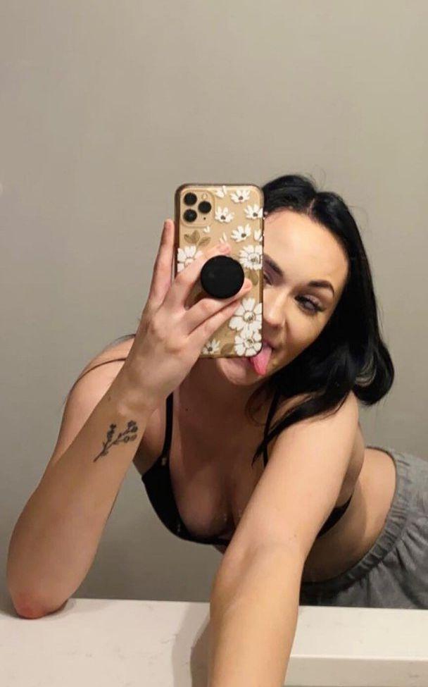 18P Emma Schoo nude