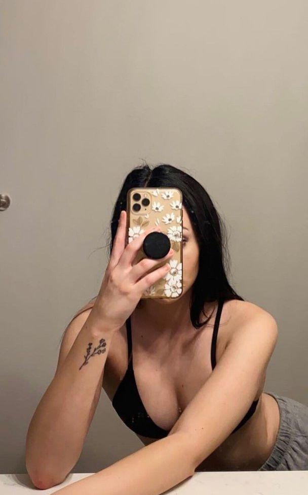 18P Emma Schoo nude