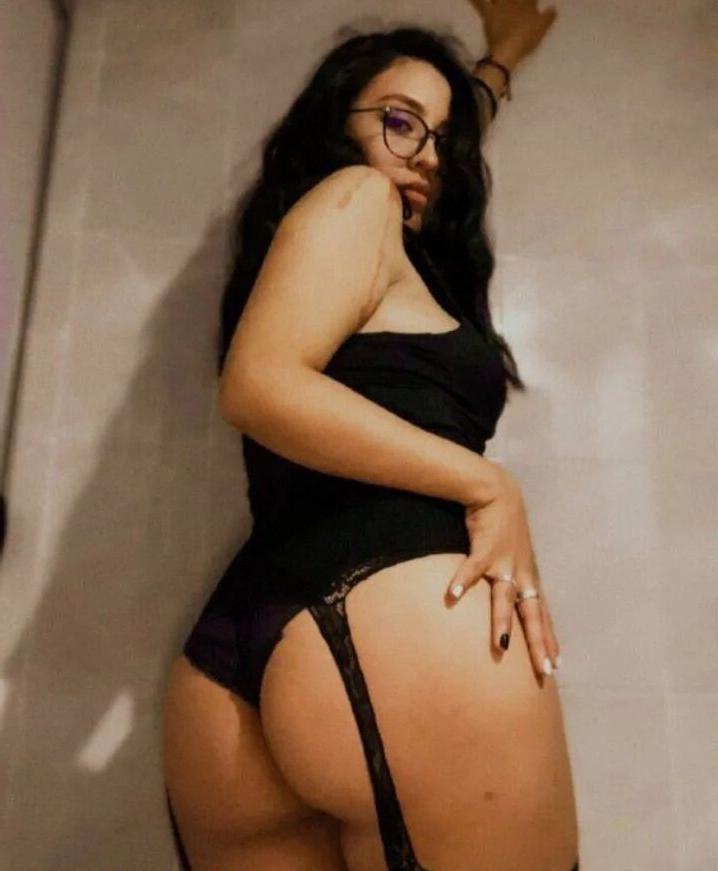 25P Yari San nude