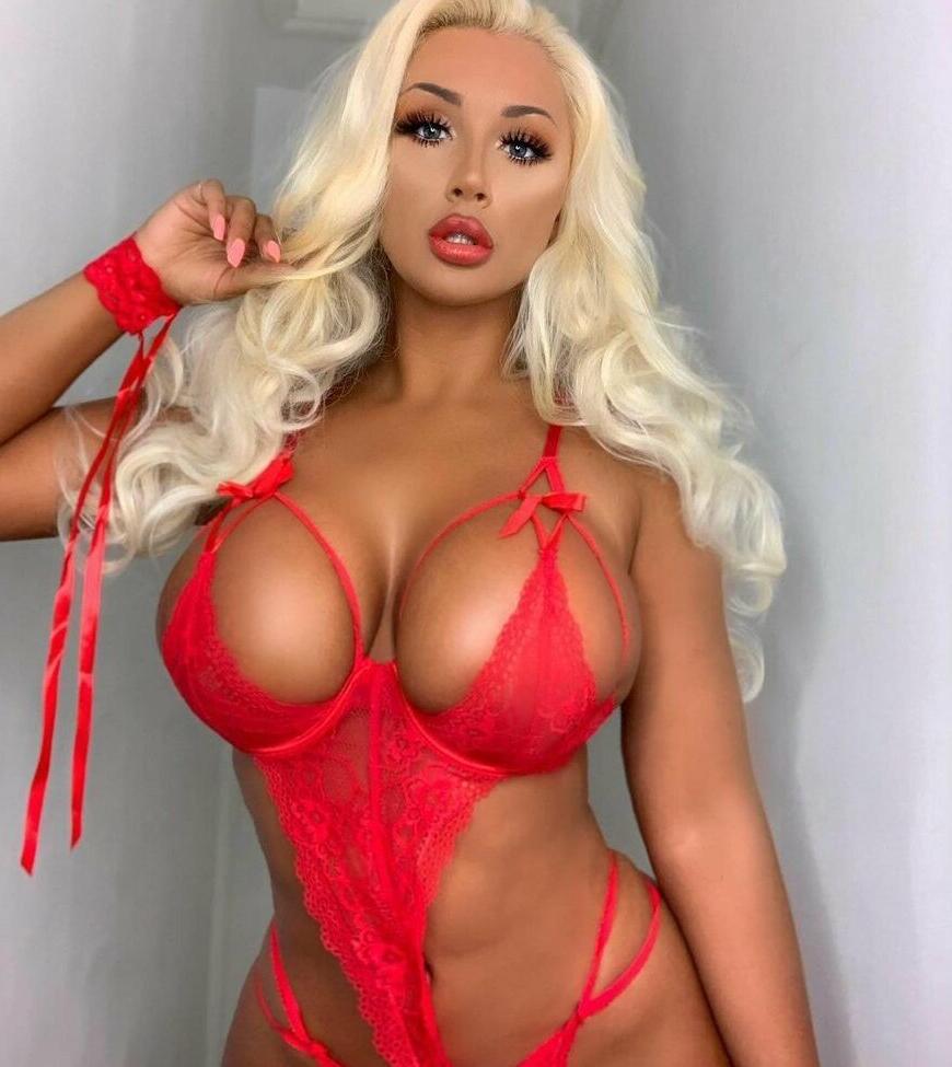 5P Holly Deacon nude
