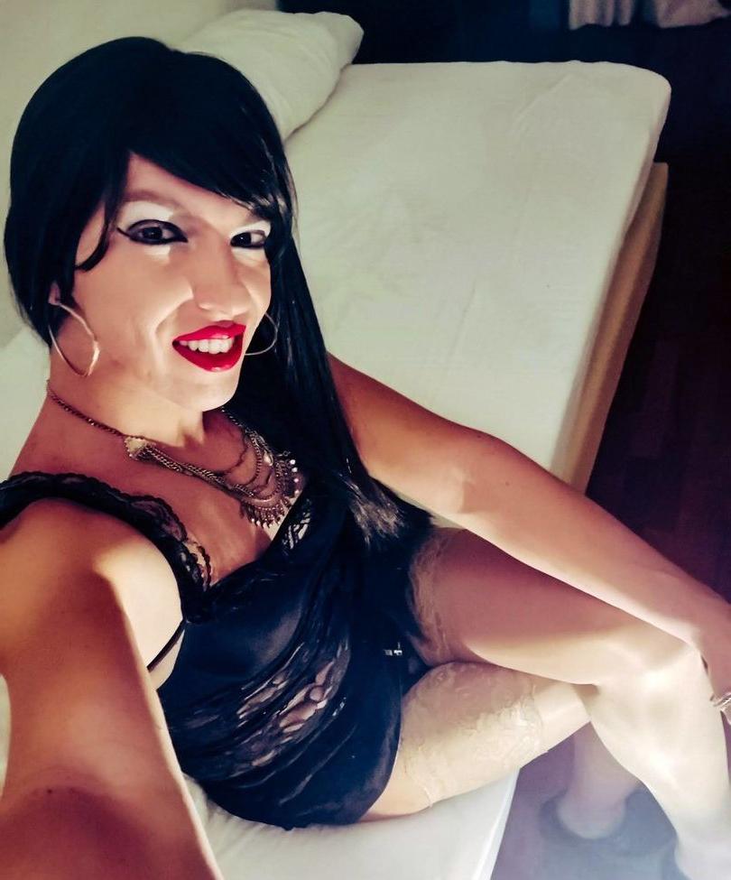 9P Tatita Hilton nude