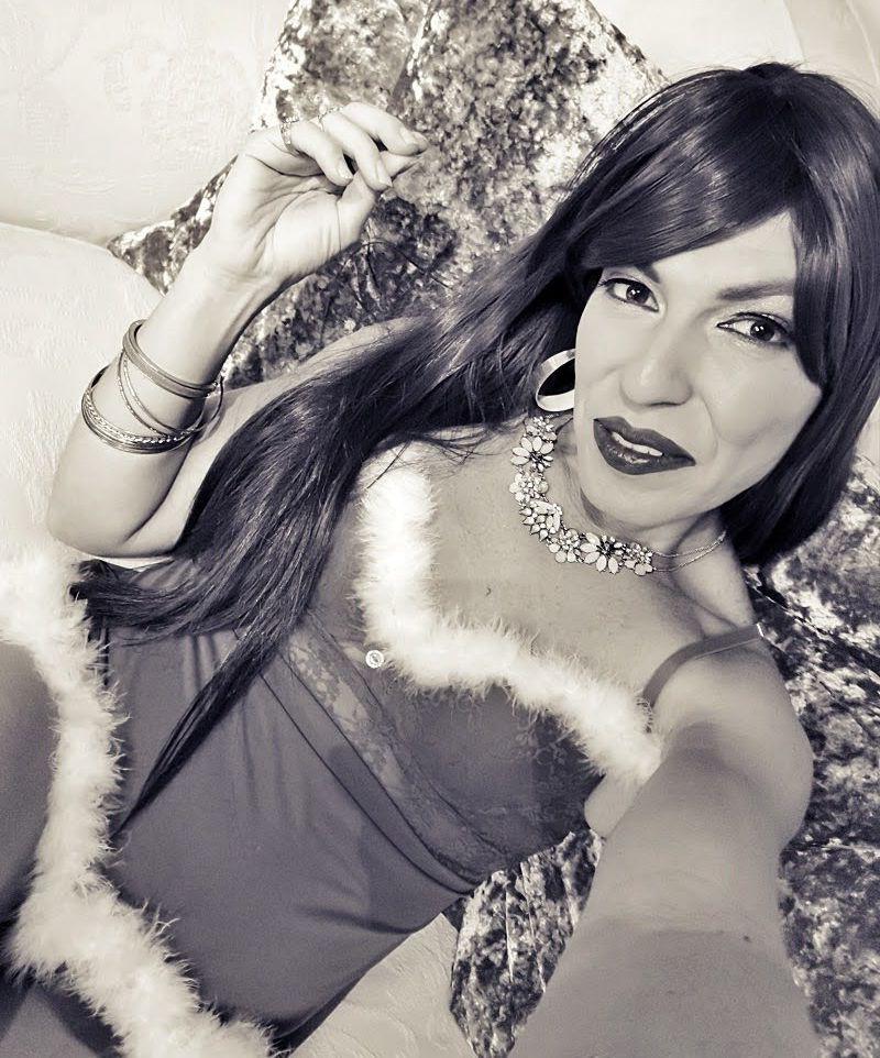 9P Tatita Hilton nude