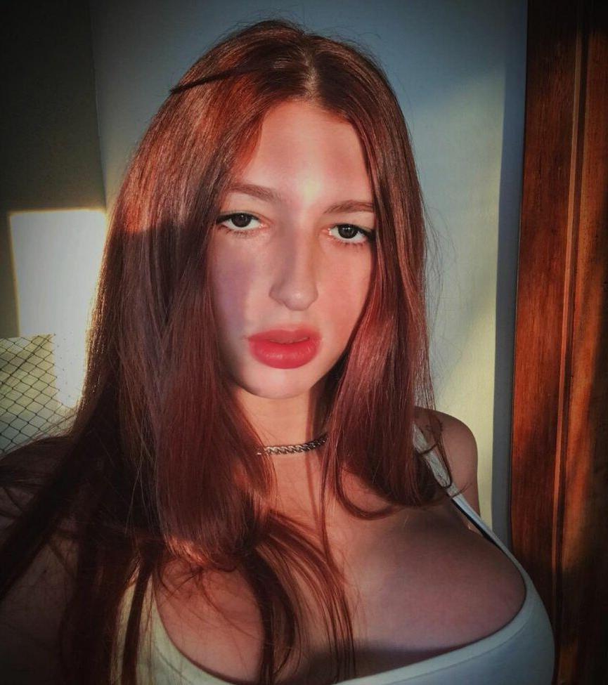 25P Nicky.Oberlin nude