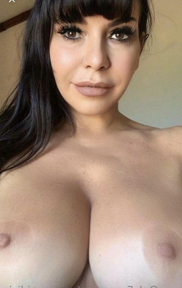 13P Naima Guidi nude