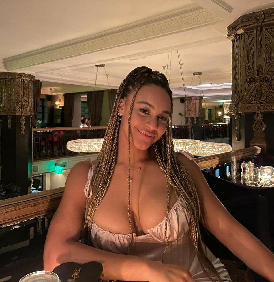 10P Nia Siux nude