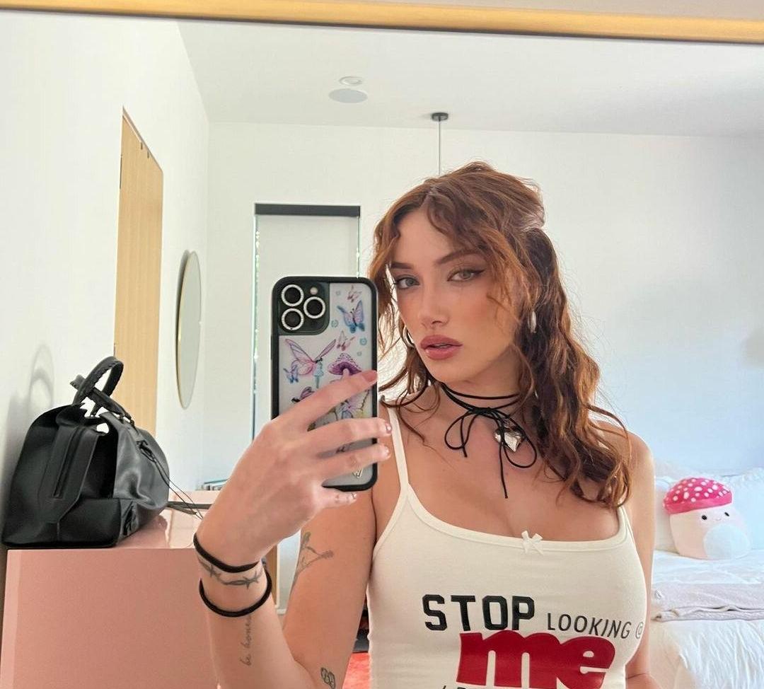 25P Olivia OBrien nude