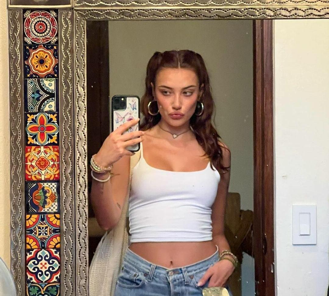 25P Olivia OBrien nude