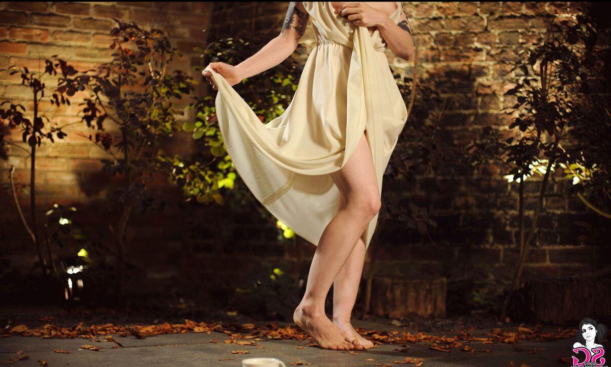 25P Annalee nude