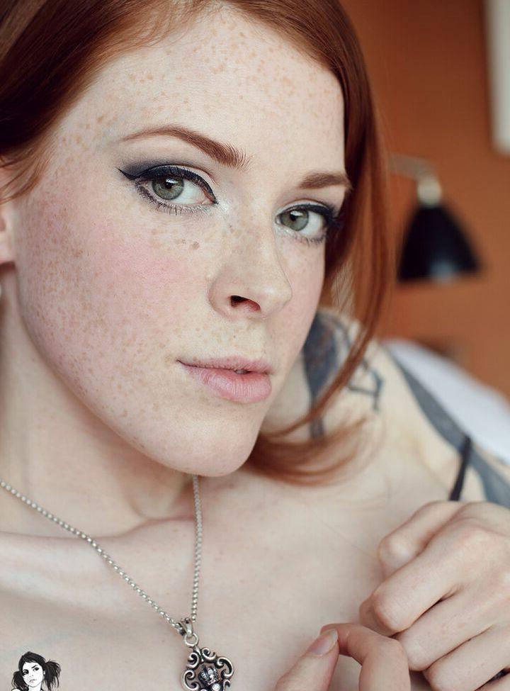 25P Annalee nude