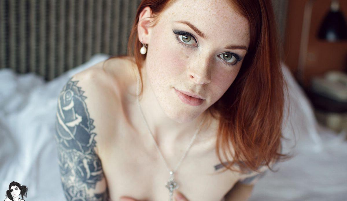 25P Annalee nude