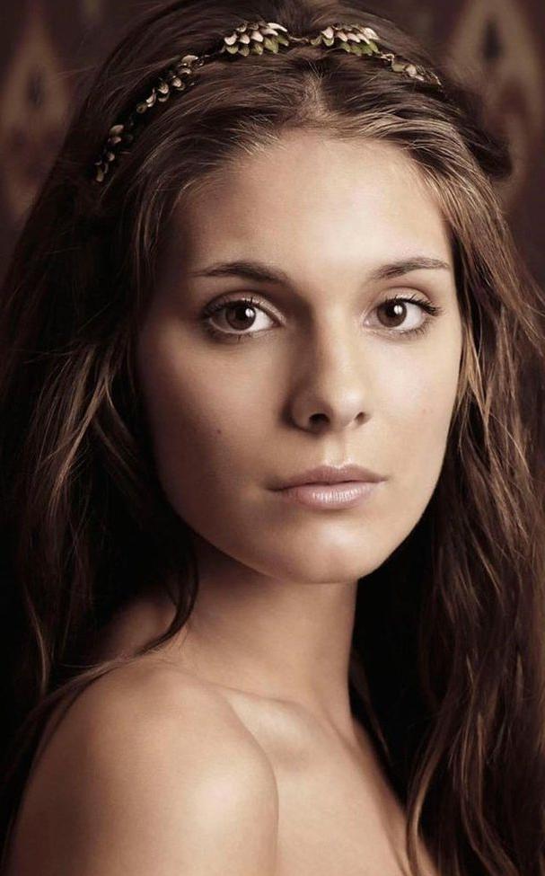 25P Caitlin Stasey nude