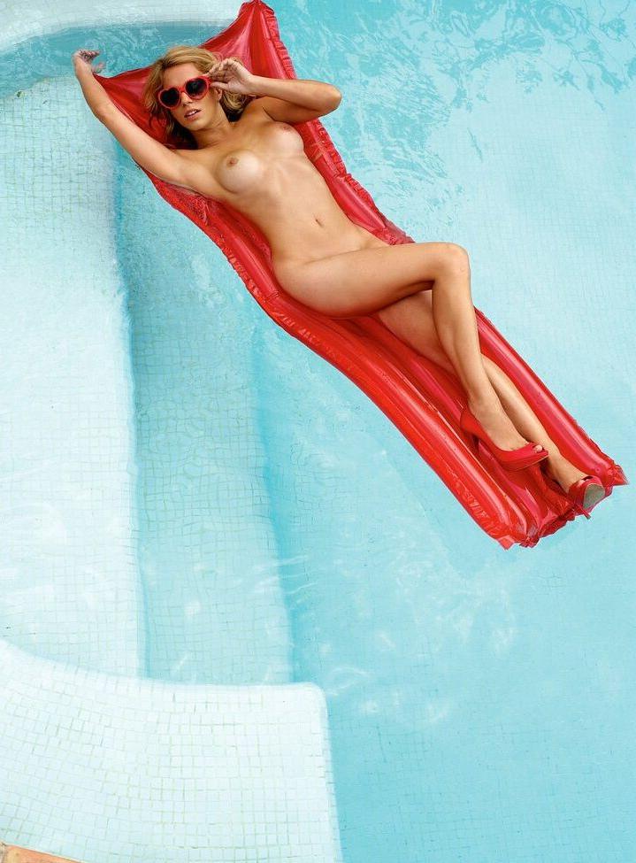 25P Juliette Menke nude