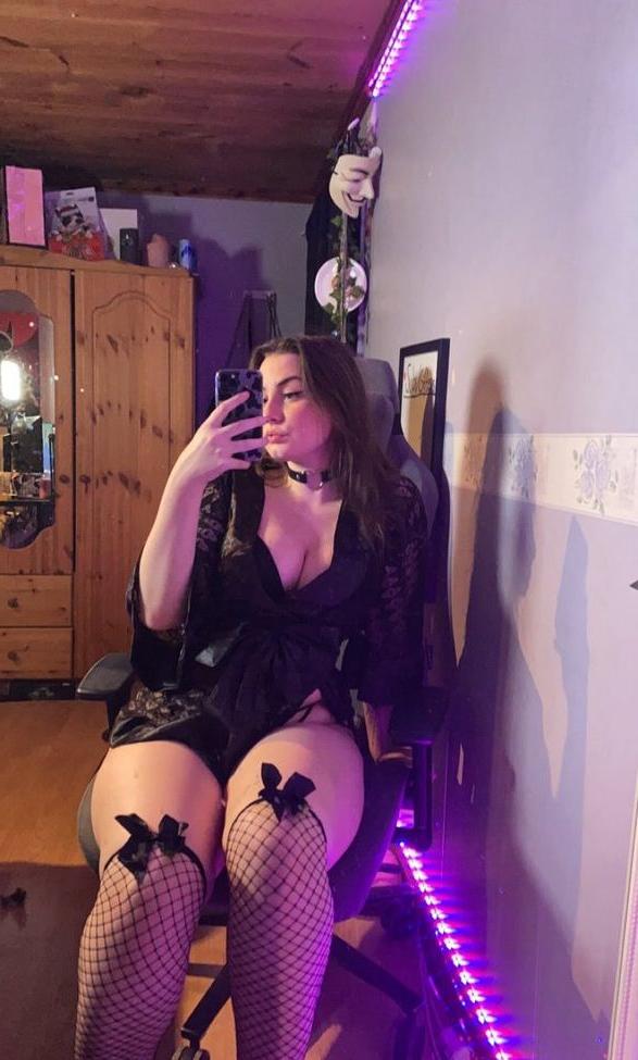 25P Al3xxandra nude