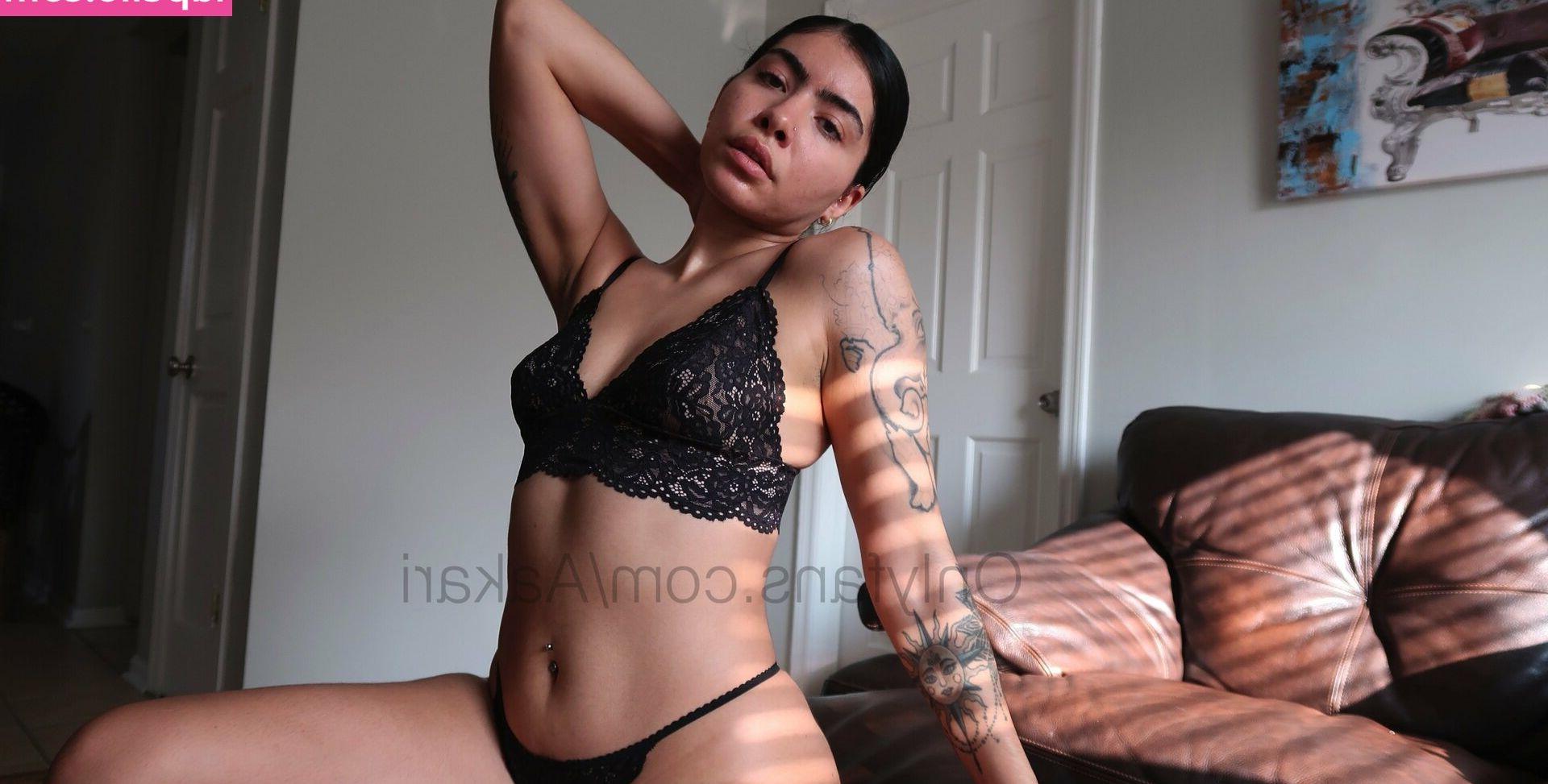 25P Aakari nude