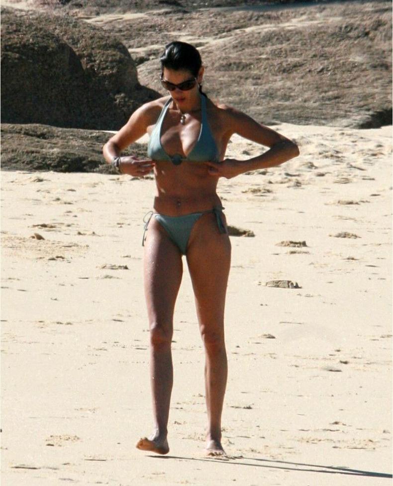25P Teri Hatcher nude