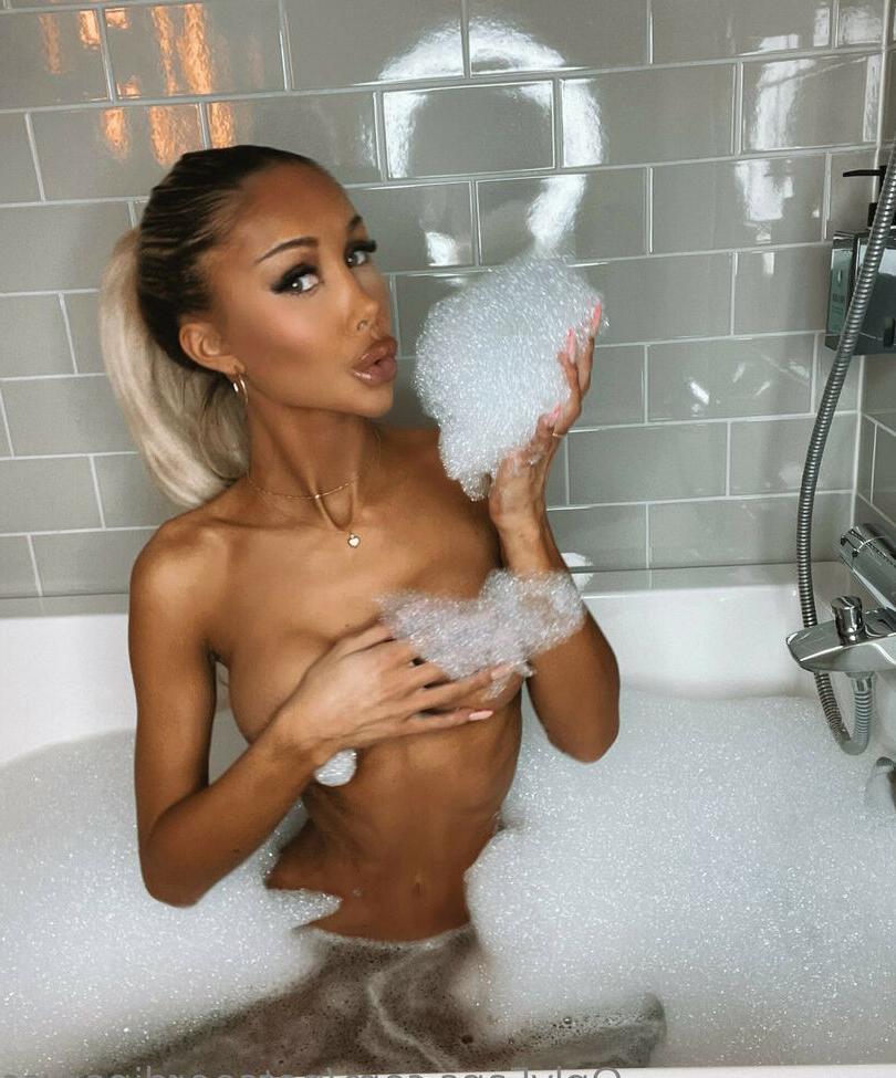 25P Carolinenitter nude