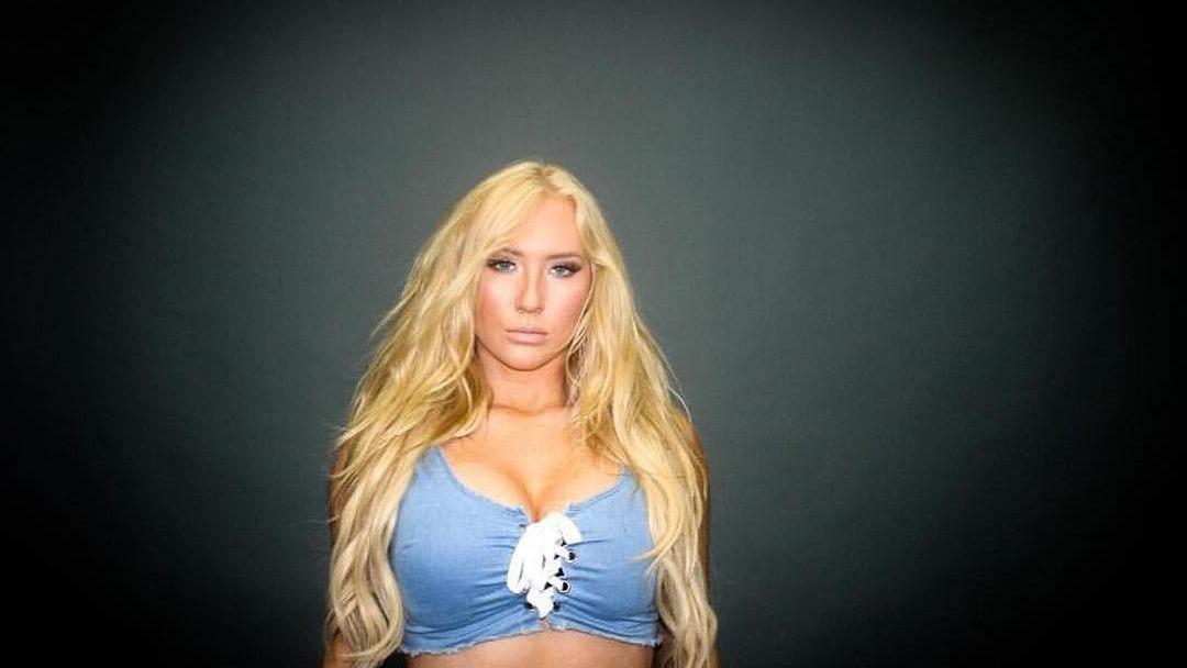 16P Nikkita Lyons nude