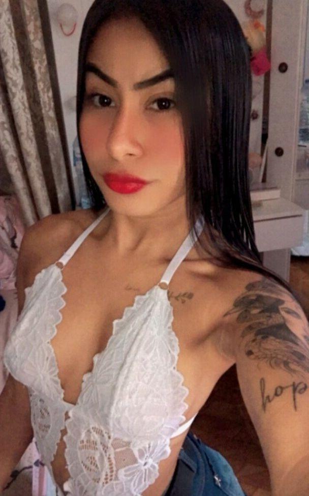 25P Samira Ferreira nude