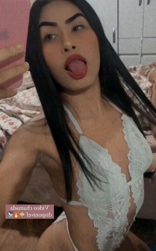 25P Samira Ferreira nude