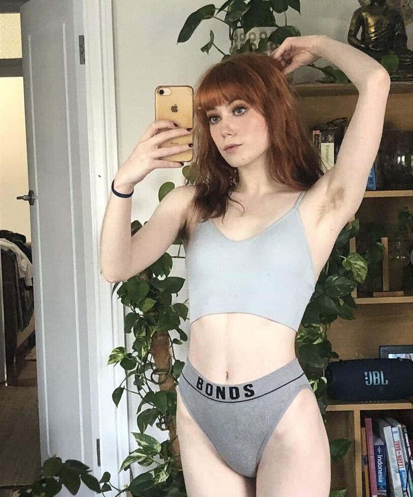 25P Clamgirl nude