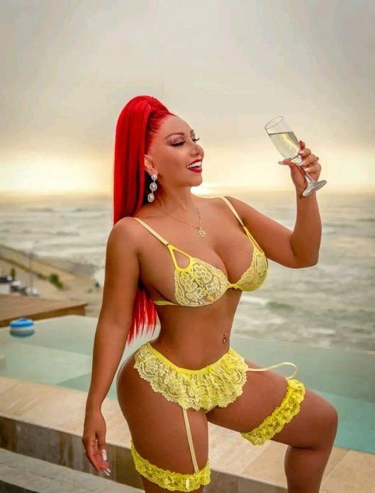 25P Deysi Araujo nude