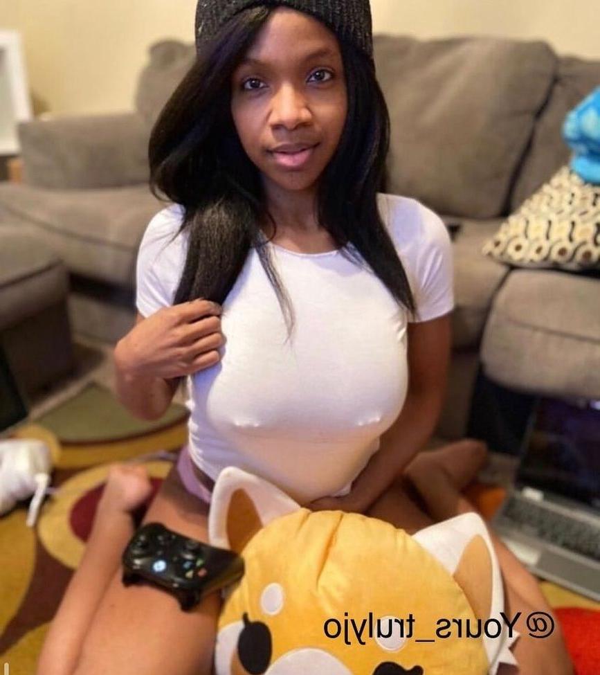 22P Yours_trulyjo nude