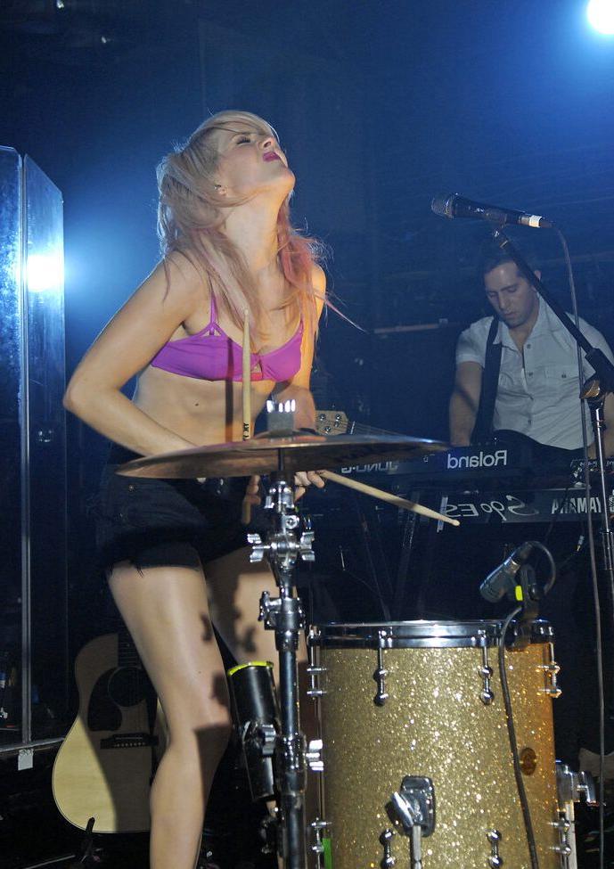 25P Ellie Goulding nude