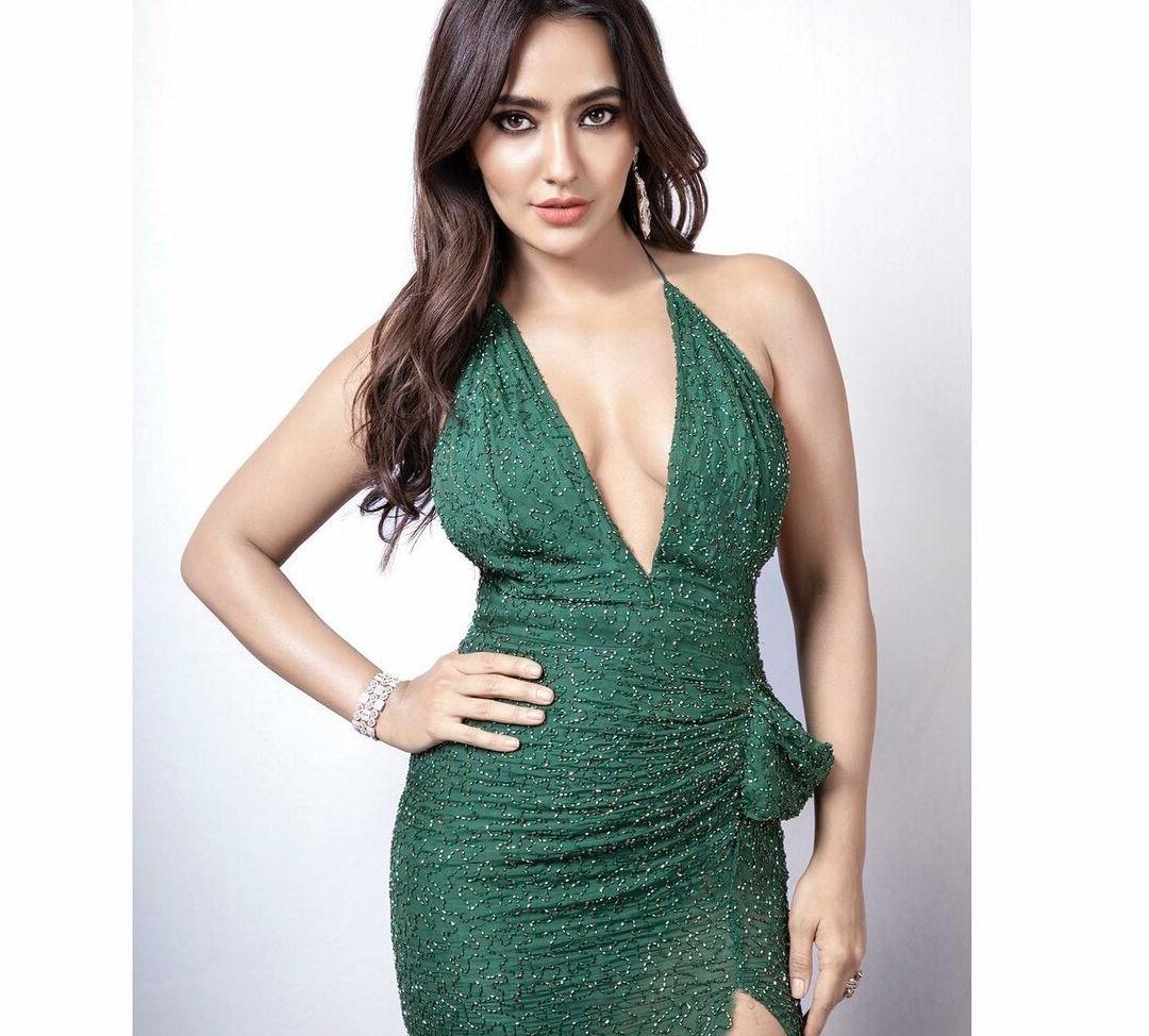 12P Neha Sharma nude