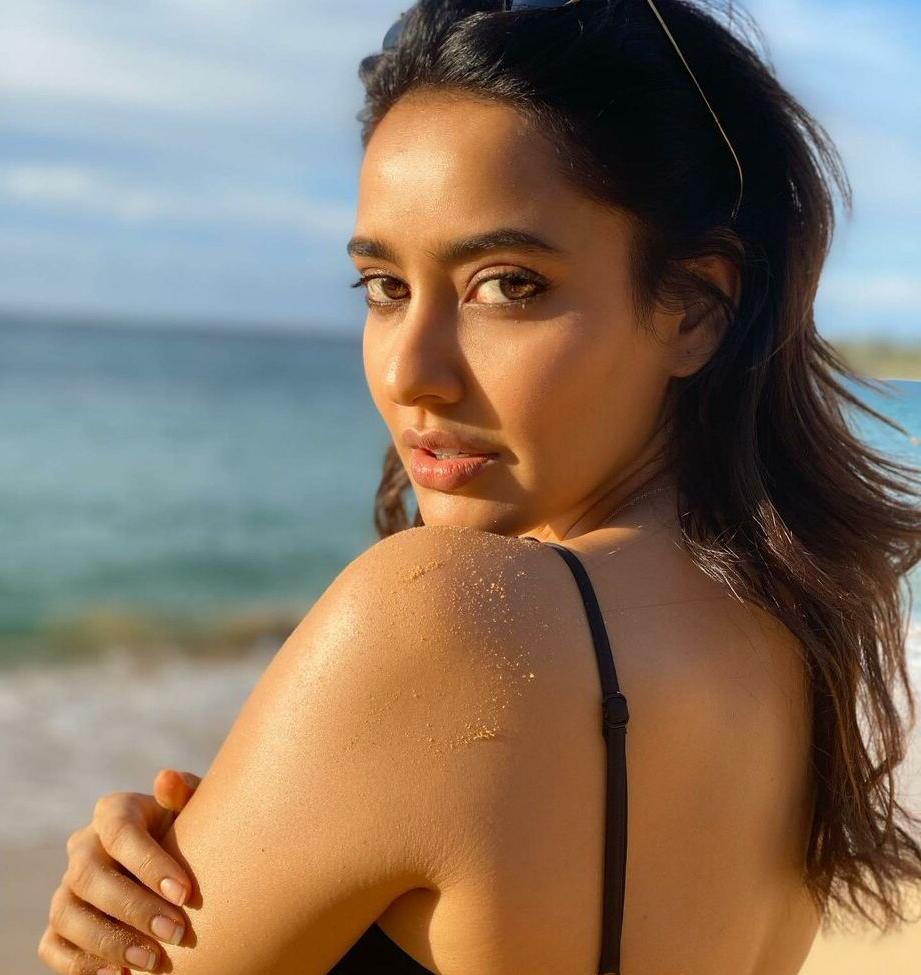 12P Neha Sharma nude