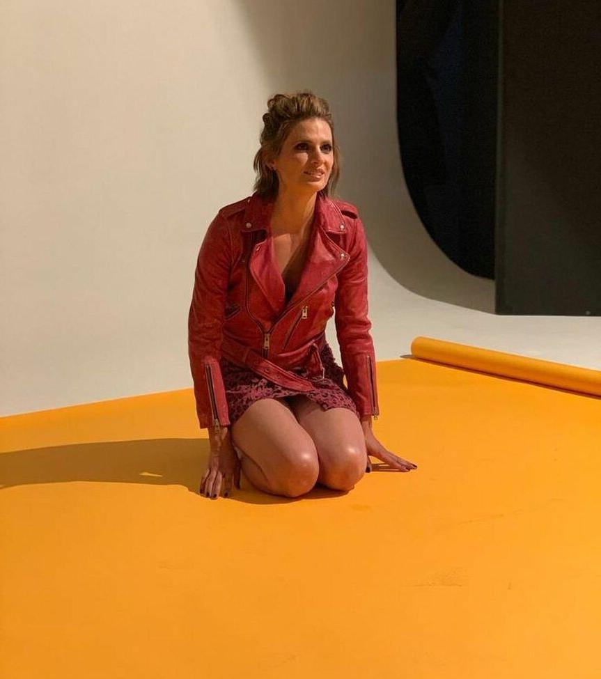 25P Stana Katic nude