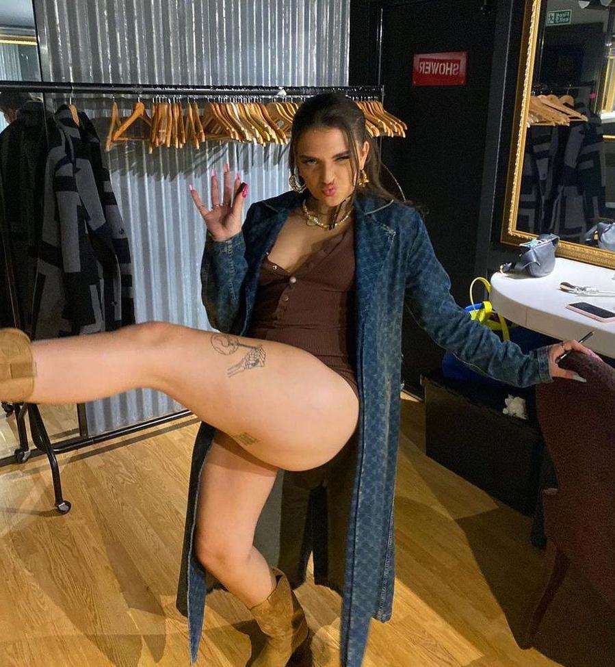 25P Mae Muller nude
