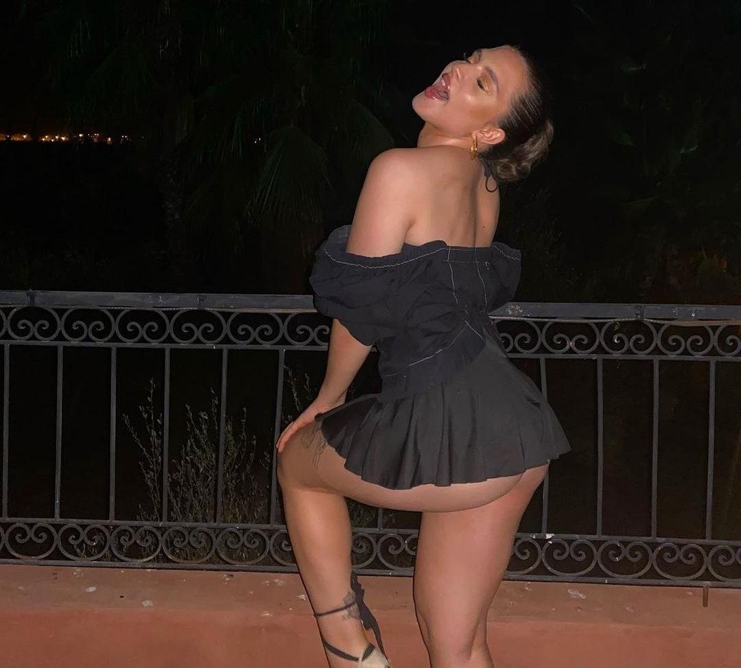 25P Mae Muller nude