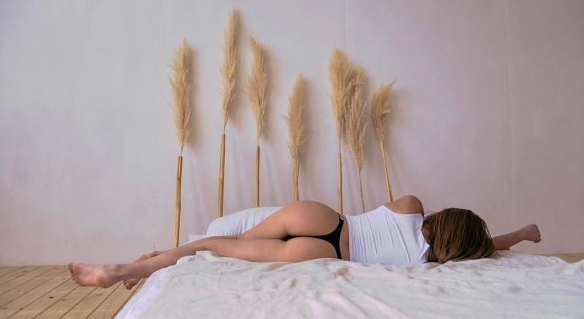 25P Nikly nude
