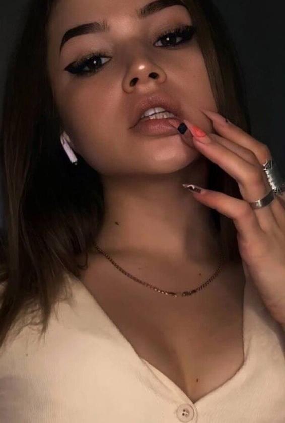 25P Nikly nude