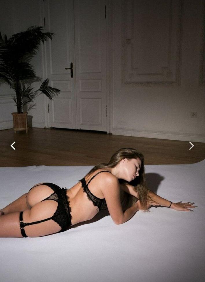 25P Nikly nude