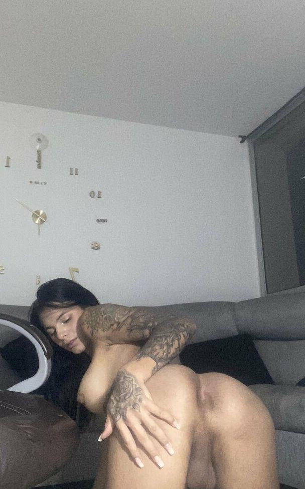 20P Joselin Betancur nude